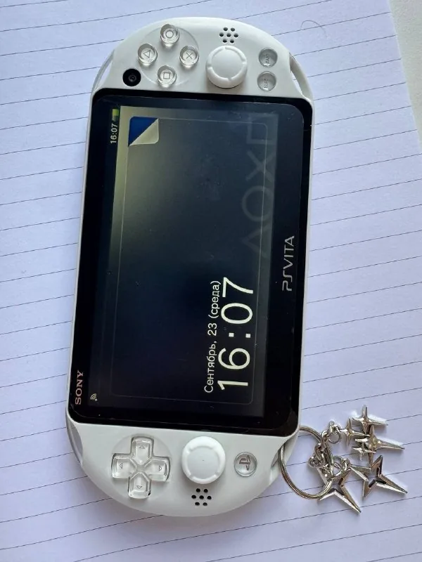 Белая PS Vita 1