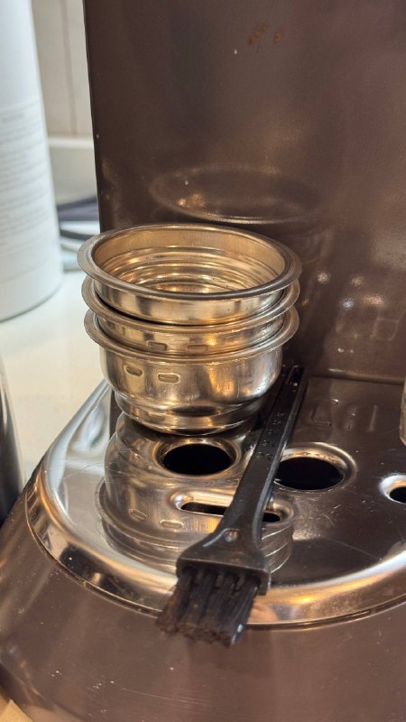 Кофе машина Delonghi EC885, фен Bellissima Pro 3