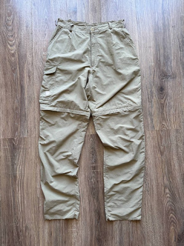 Шорты Carhartt, футболки Alpha Industries, Levi's, Moschino, топ Karl Kani, штаны Fjällräven 3