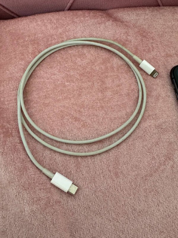 iPhone 11 128GB с оригинальным проводом 10