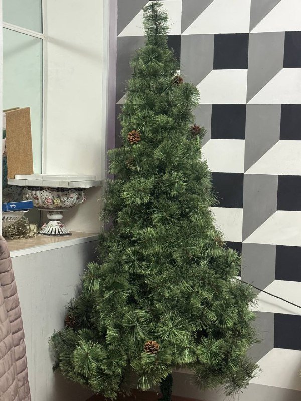 Елка искусственная 180 см с игрушками 2