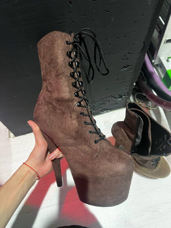 Замшевые женские стриппы 40 размер