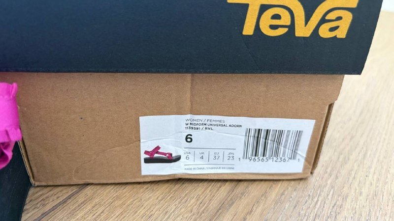 сандалии Teva, платье ASOS Edition 5