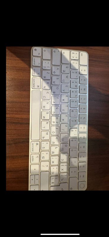 iMac с клавиатурой и мышью 3