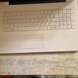 Белый ноутбук HP 3
