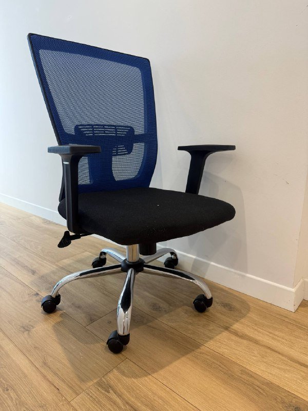 Офисные кресла с разной спинкой 4