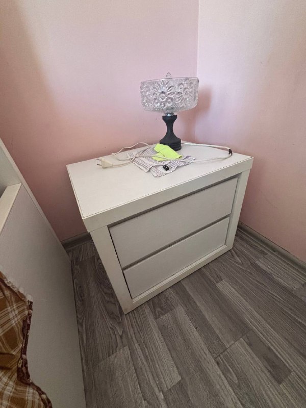 Кровать, прикроватная тумба, косметический столик, шкаф 2