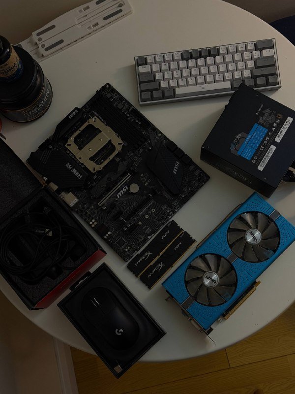 Logitech G Pro X Superlight 2, HyperX DDR4 RAM, Radeon RX 580, Chieftec PSU, Redragon клавиатура, MSI материнская плата, Fifine микрофон