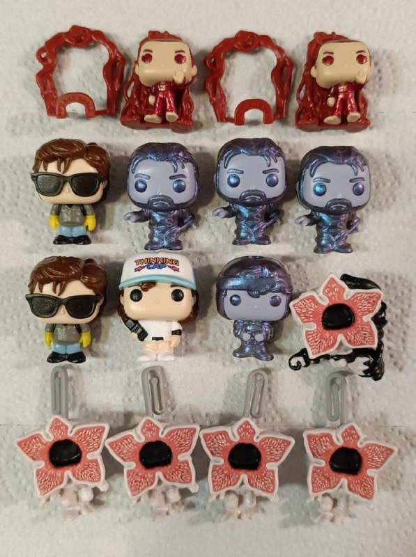 Фигурки из Киндер Джой "Очень странные дела"