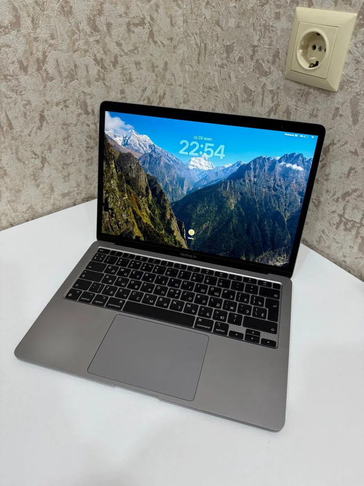 MacBook Air 2020 M1 8/256 GB Space Gray 1