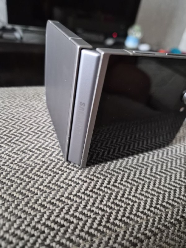 Телефон Samsung Z Flip 6 256GB серый 2