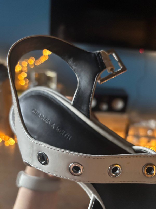 Белые женские босоножки Charles&Keith 39 размер 5