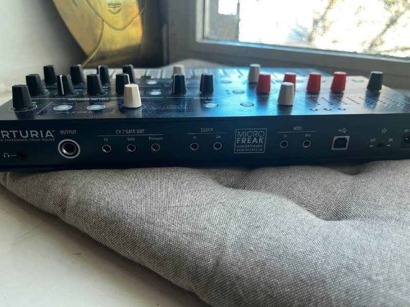 Синтезатор Arturia Microfreak 3