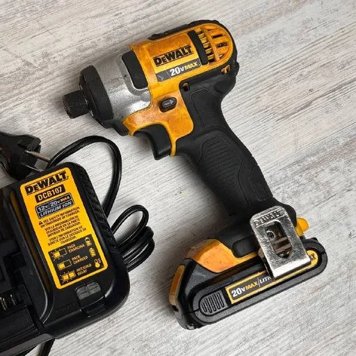 DeWALT DCF885 импакт, аккумулятор, зарядник