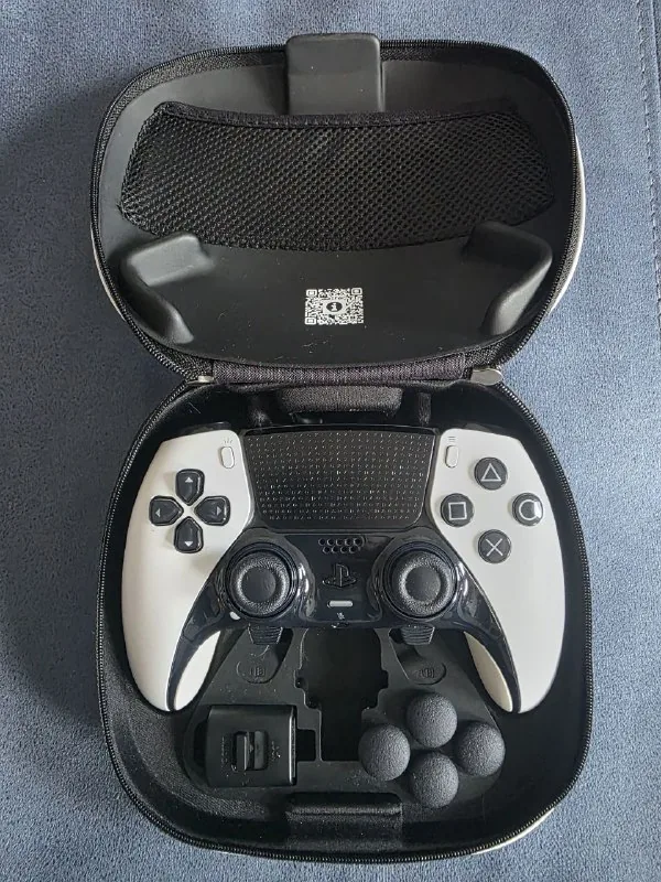 Sony DualSense Edge controller 1