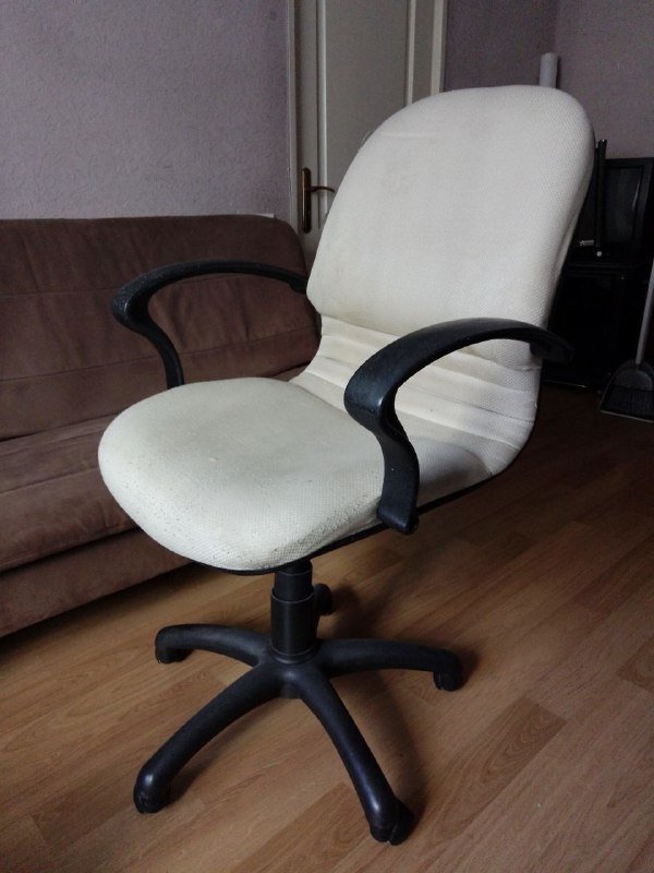 Офисное кресло