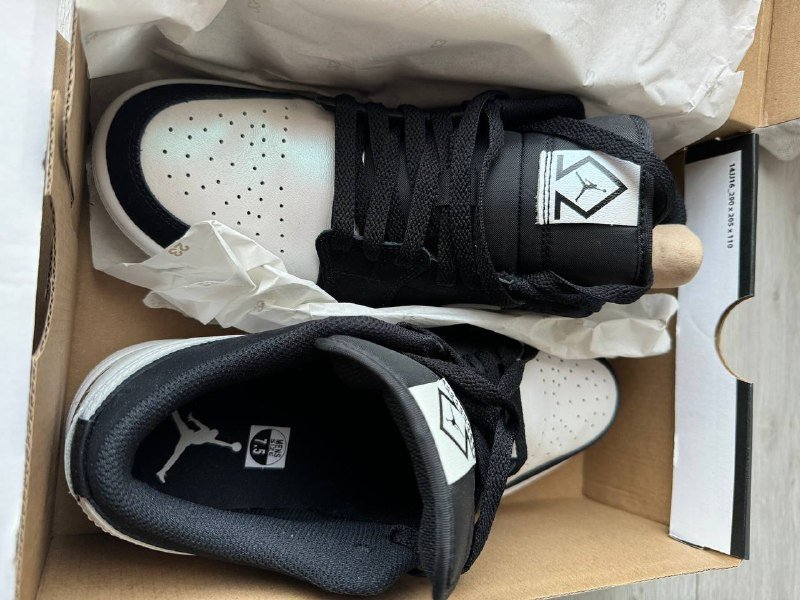 Кроссовки Nike оригинал размер 7.5 3