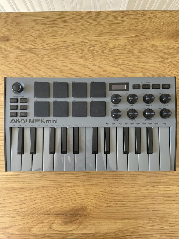 AKAI Professional MPK Mini MK3 - 25 Key MIDI Keyboard 2