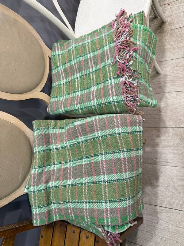 Столы, стулья, барные стулья, комод, бабинный магнитофон, телевизоры 9