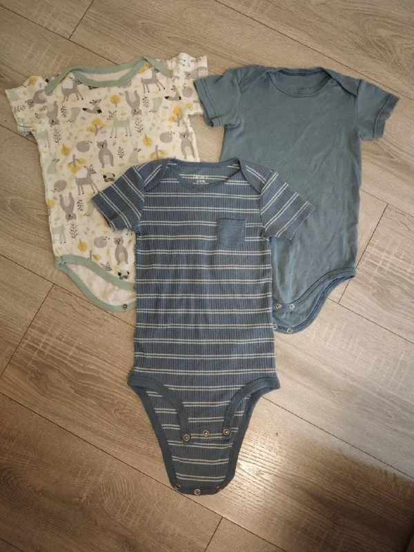 Три бодика с коротким рукавом Carter's