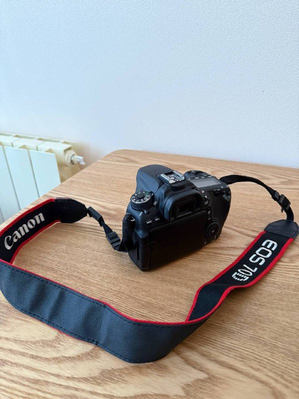 Камера Canon 70D, объектив, сумочка, зарядные устройства 2