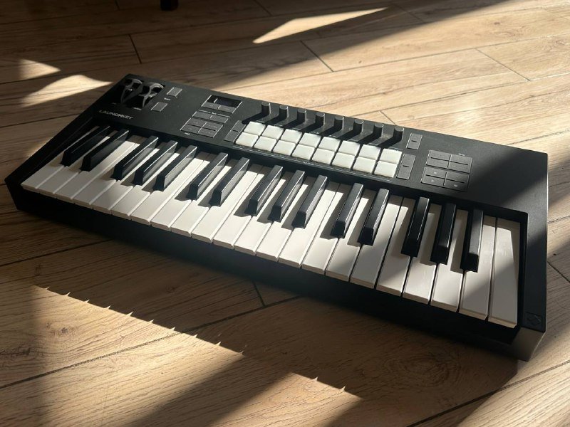novation launchkey 37 mk4 контроллер 2