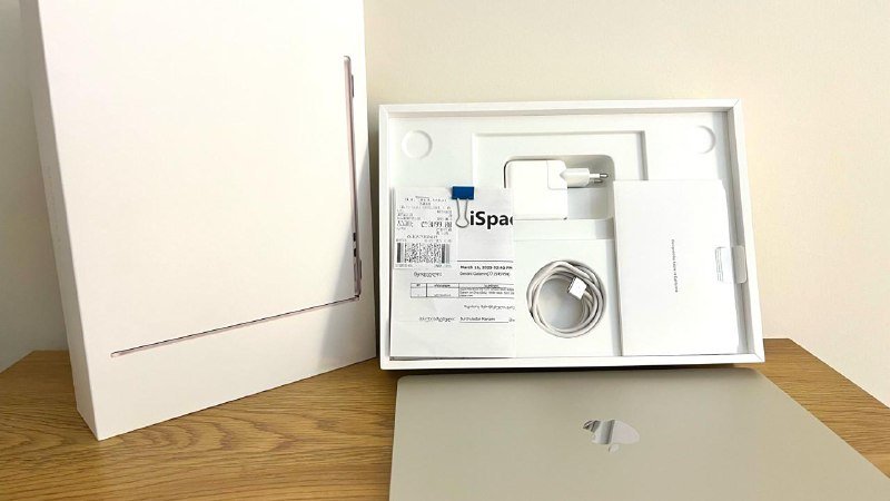 MacBook Air M2 13" Starlight 2