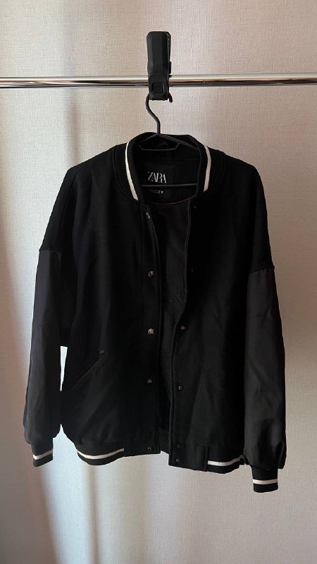 Белый свитшот, черный бомбер, клетчатая рубашка, черное платье, белая кофта, серый боди, теплая кофта 2