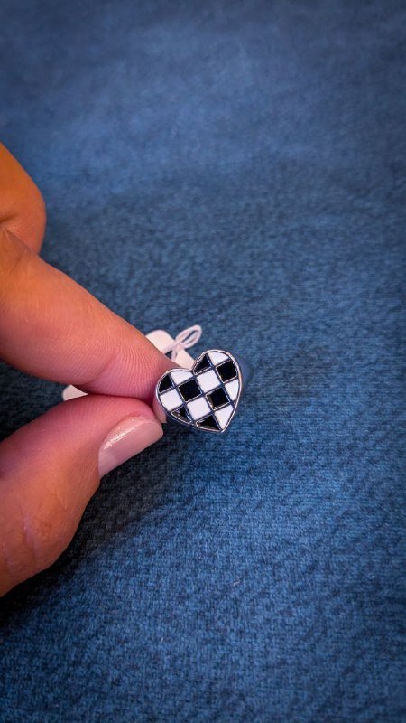 Серебряное кольцо с шахматным сердцем регулятор