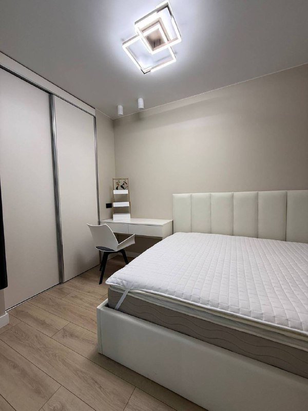 Кровать с матрасом