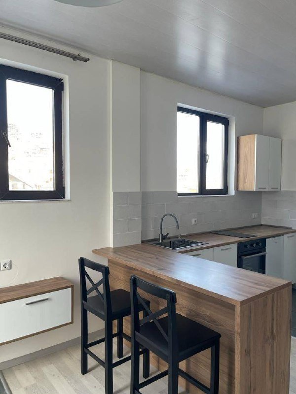 Квартира студия с балконом, мебелью, техникой 3