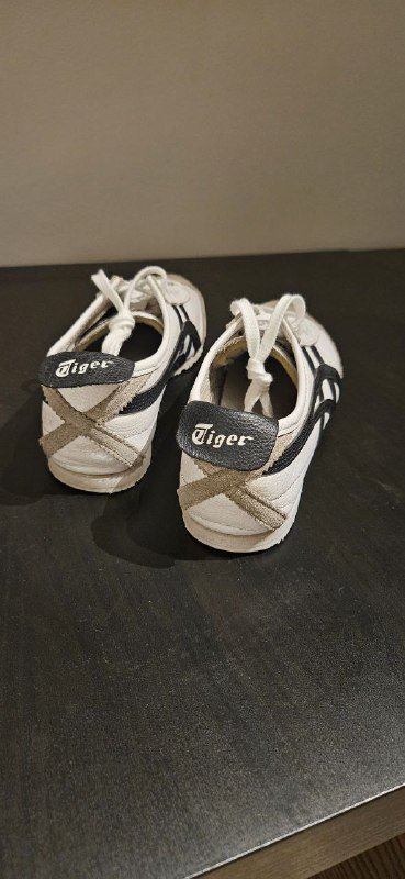 Кроссовки Onitsuka Tiger белые с чёрными полосами, размер 37 2