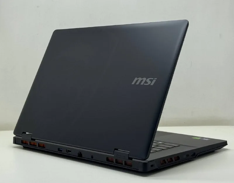 MSI Crosshair 18 HX AI ноутбук 1