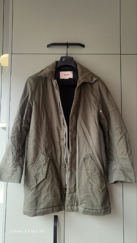 Складной стул, чемодан, рюкзак, сумки, куртка, конфетница 9