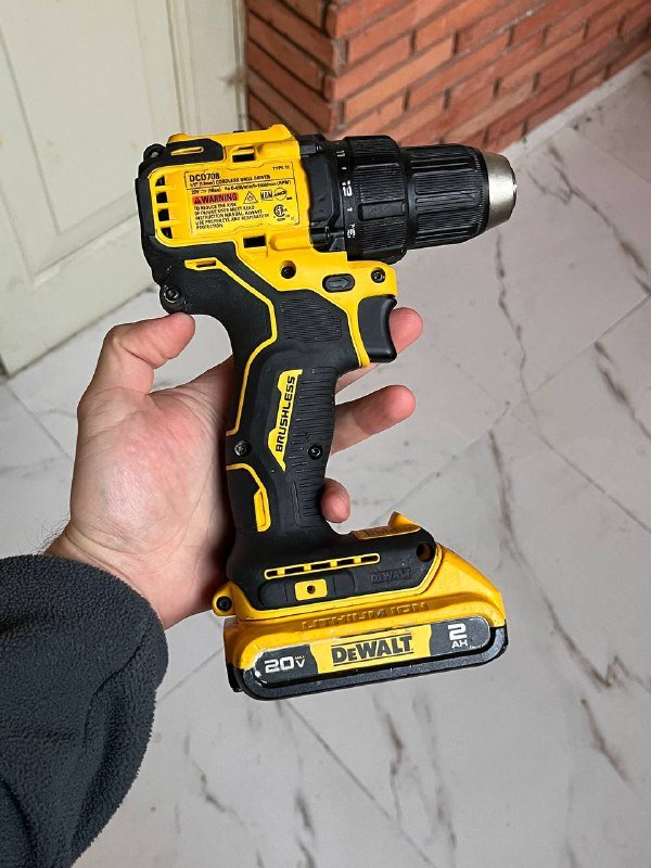Шуруповерт DeWalt DCD708 с аккумулятором и зарядным устройством 3