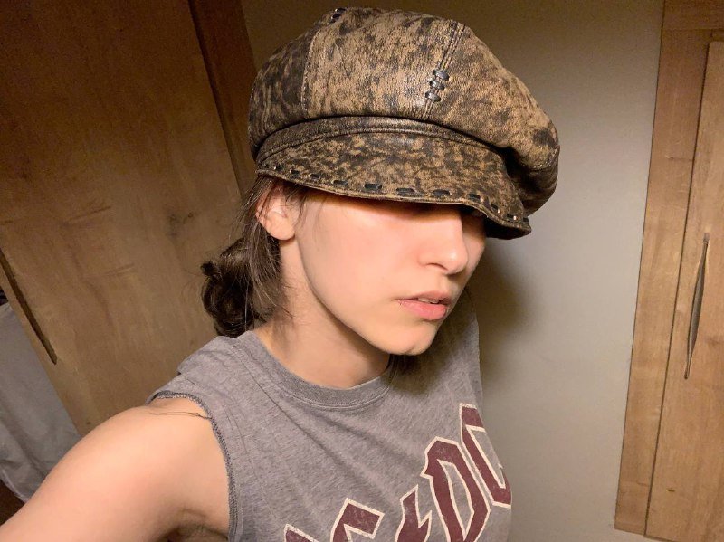 Меховая шапка, джинсовая панама, кожаная кепа 5