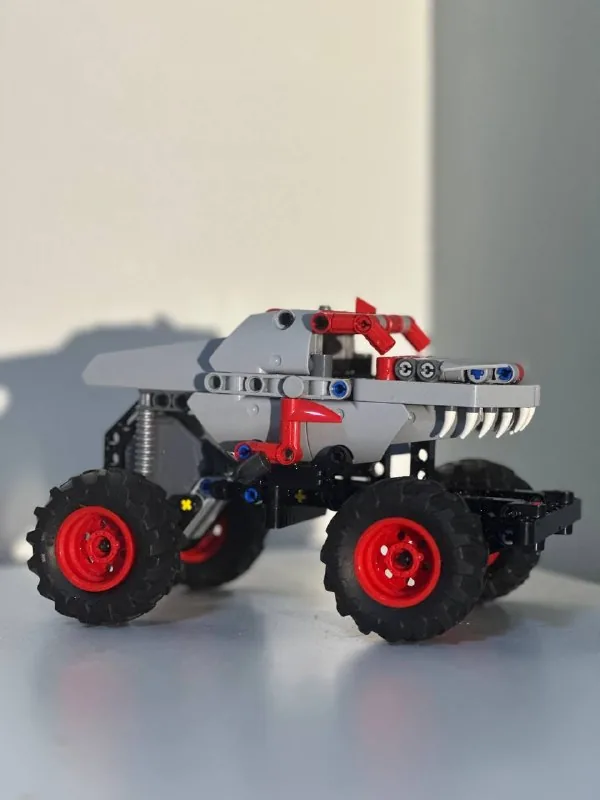 Лего машина Monster Jam ThunderROARus 1