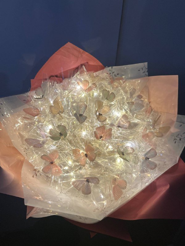 Светящийся букет из бабочек 2