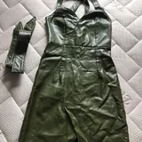 Зелёное платье из кожзама 1