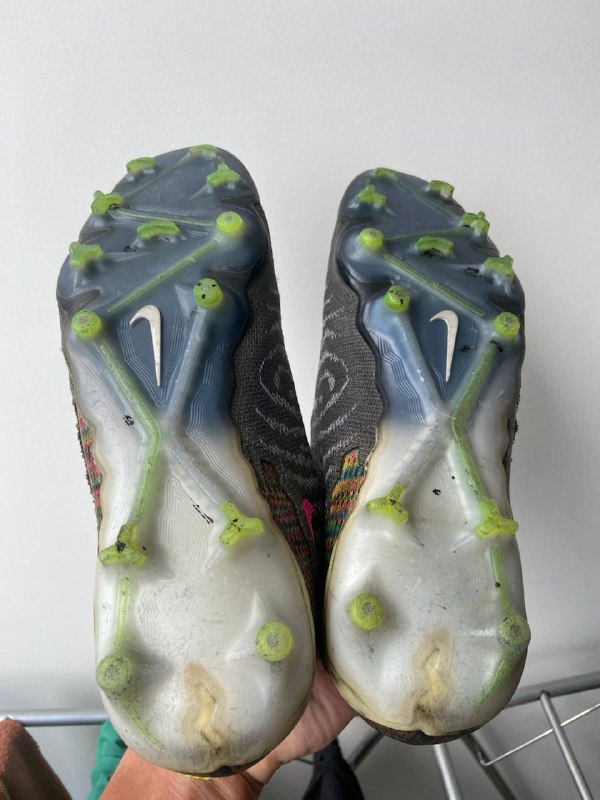 Nike football boots size 9 3