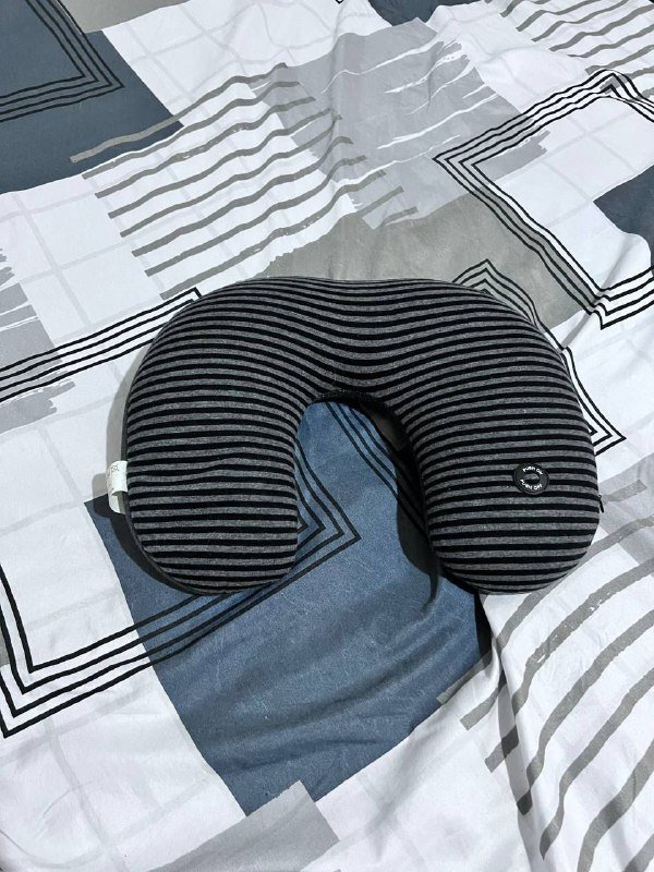 Мужская одежда: джинсы Levi's, шорты Lacoste, свитер Colin's, кофта Karra, спортивный костюм New Balance 7