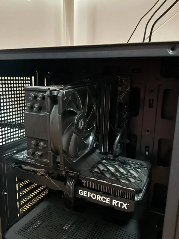 Процессор Intel i5 12400f, материнская плата MS-H610M, два монитора 1