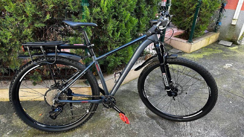 Велосипед AVALANCHE с багажником и аксессуарами 6