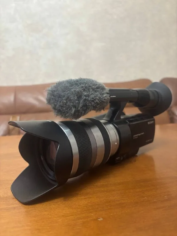 Видеокамера Sony VG20 с объективом Sony 18-200 1