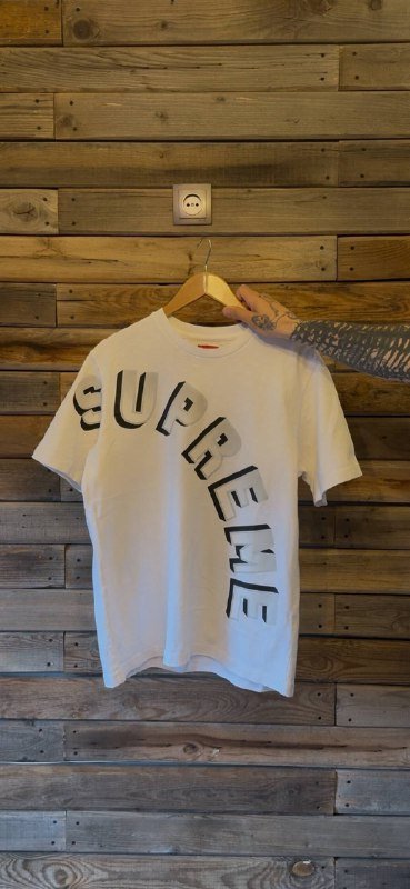 Футболки Supreme из разных коллекций