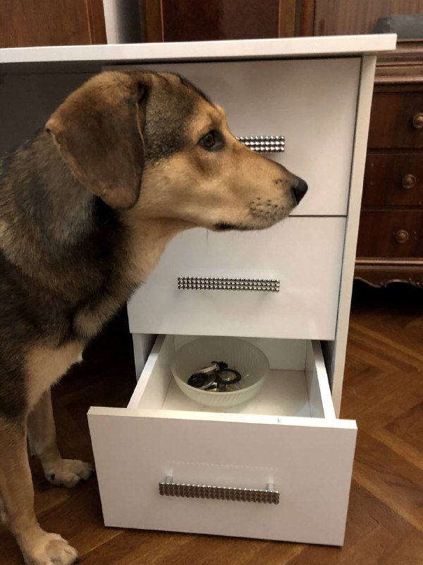 Стол с выдвижными ящиками 3