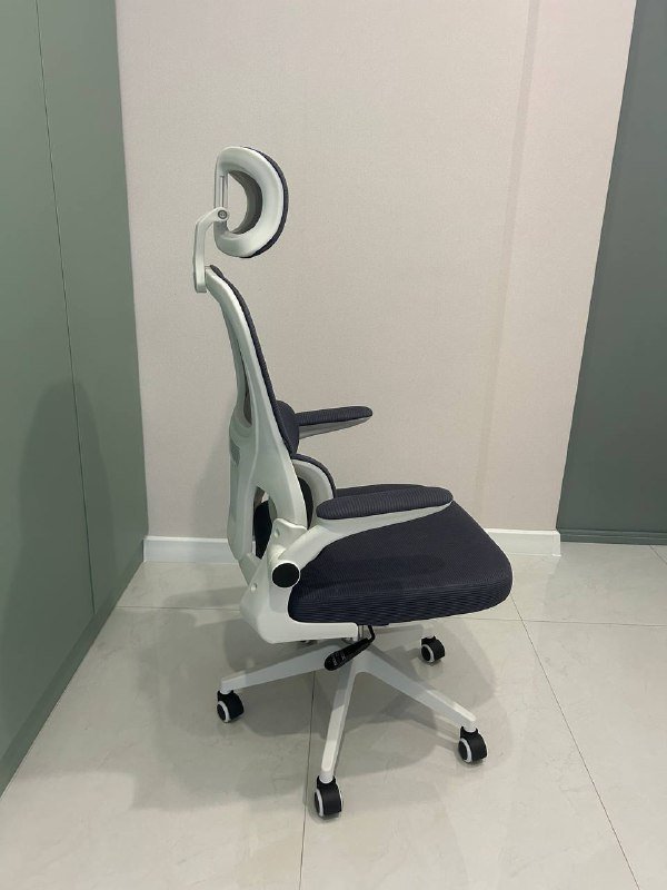 Офисное компьютерное кресло 2