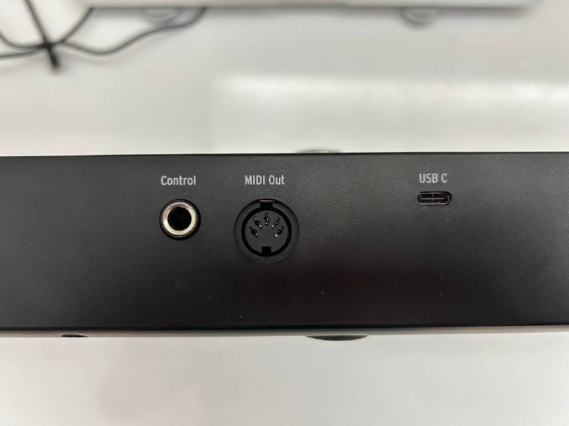 MIDI контроллер Arturia KeyLab Essential 49 MK3 2