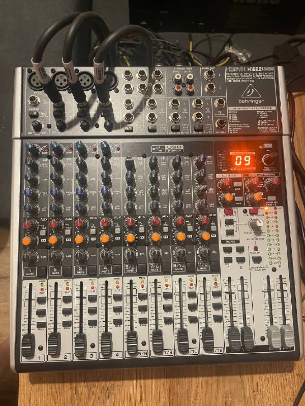 Микшерный пульт Behringer XENYX X1622USB