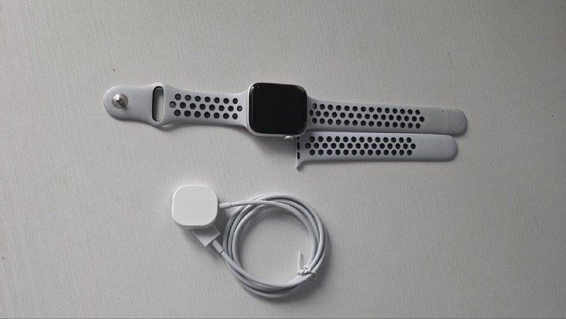 Galaxy watch 8 44mm, Apple watch series 5